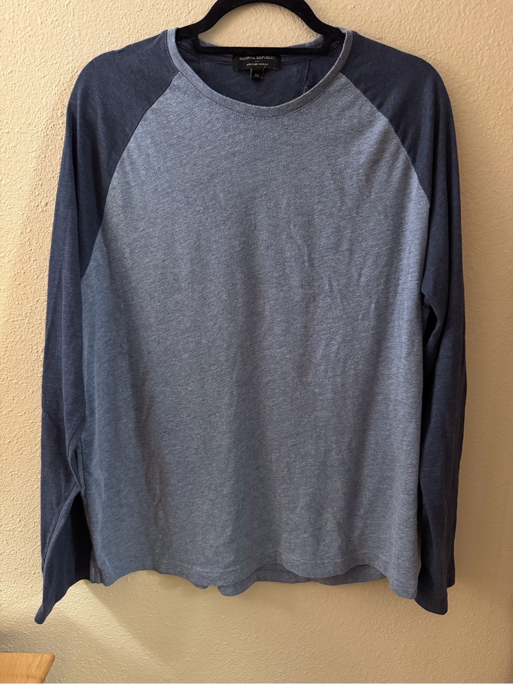 Banana Republic Men’s Long-Sleeve Two-Tone Navy and Heather Blue Raglan Tee